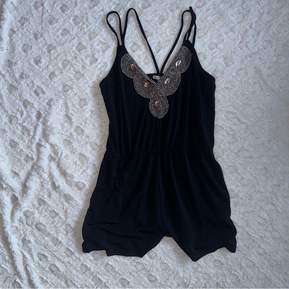 Charlotte Russe Neckline Accent Romper Size M - Picture 10 of 10